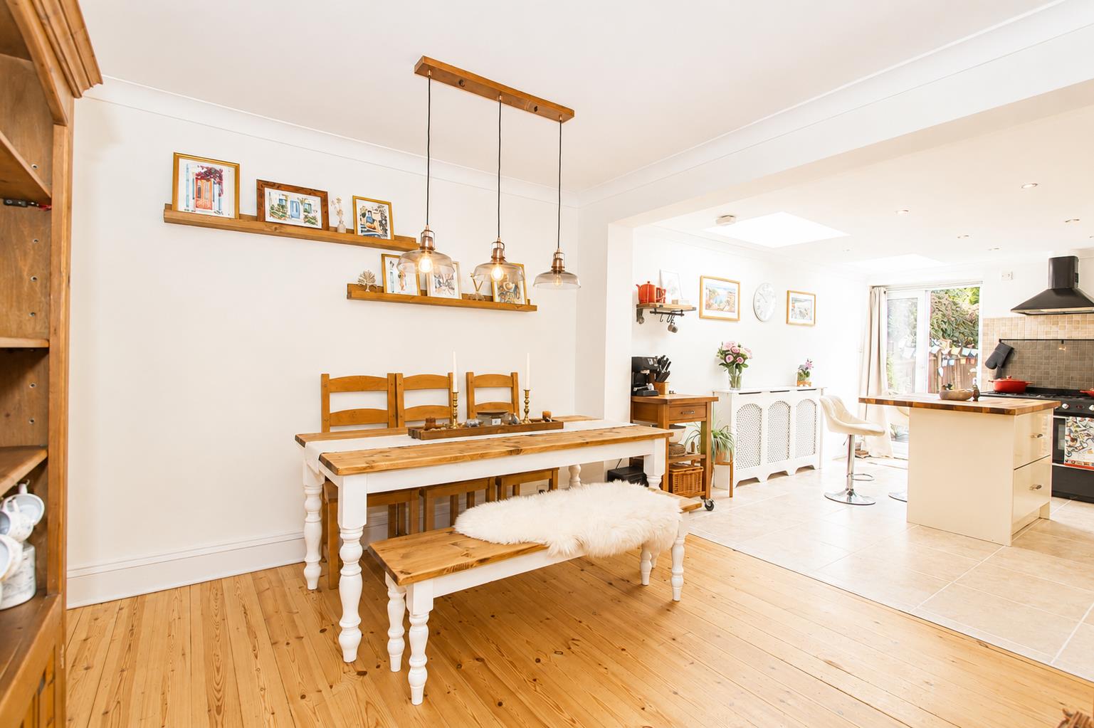 2 bed property in Carshalton Road, Carshalton